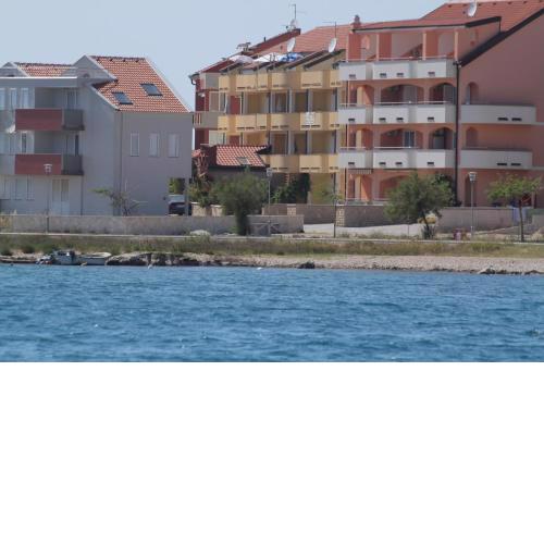 Apartment Povljana 3316f