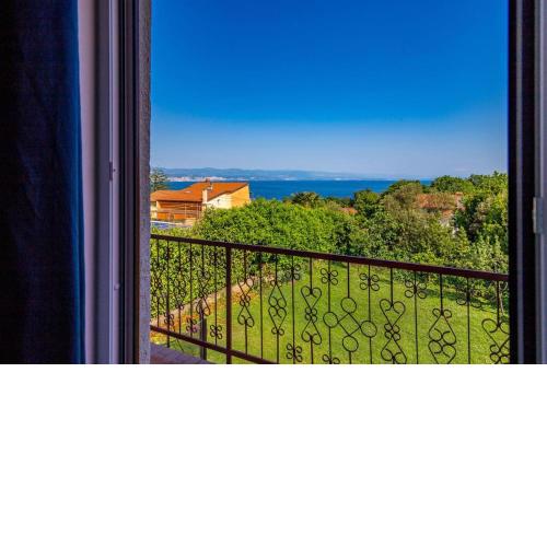 Apartment Roza, sea view, free parking
