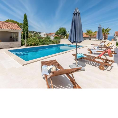 Apartment Villa 2 Pools-2 by Interhome