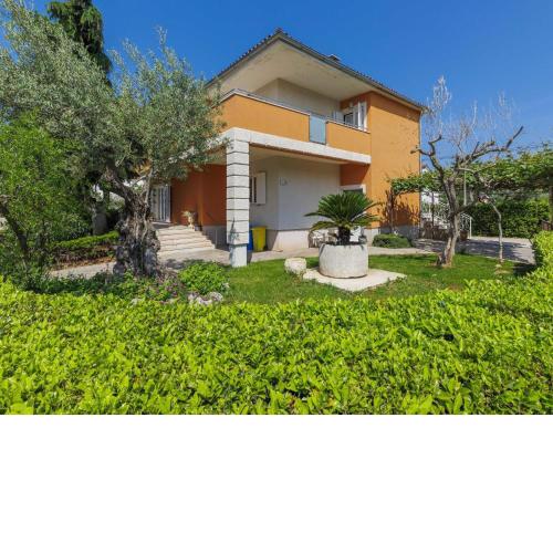 Apartment Villa Alba-2 by Interhome