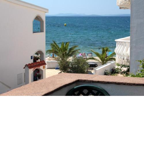 Apartment with a balcony and sea view - santek