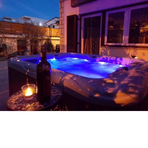 Apartment with private garden, hot tub, WiFi, SAT TV, Klima, near beach