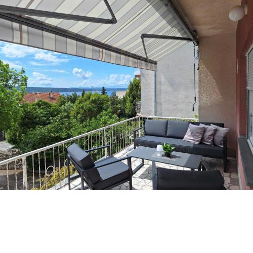 Apartment with terace
