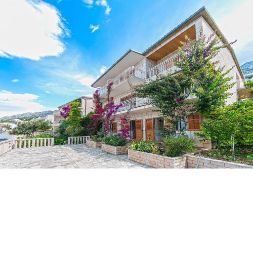 Apartments and rooms by the sea Brela, Makarska - 2752