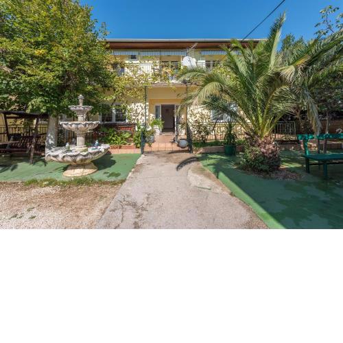 Apartments and Rooms Dragica