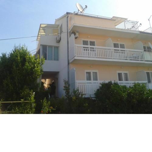 Apartments and Rooms Jasna