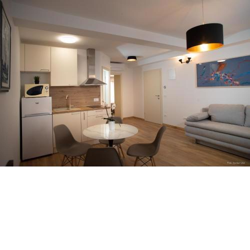Apartments and Rooms Luan