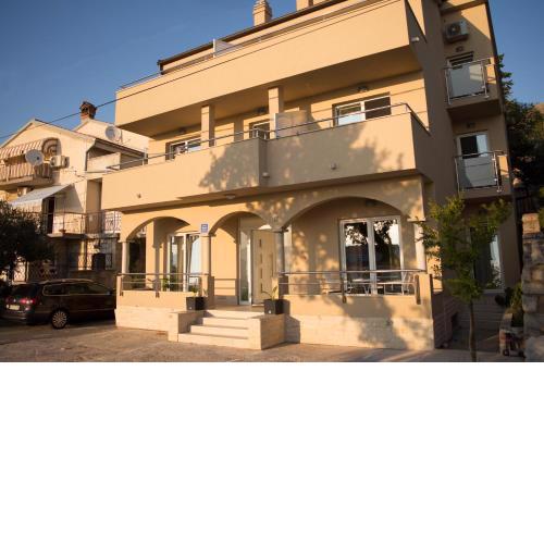 Apartments and Rooms Lux