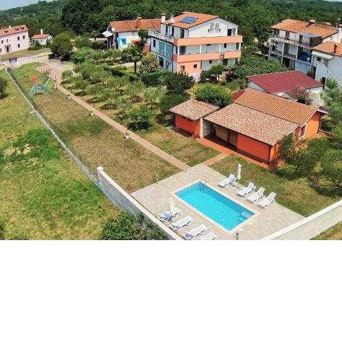 Apartments and rooms with a swimming pool Babici, Umag - 3046