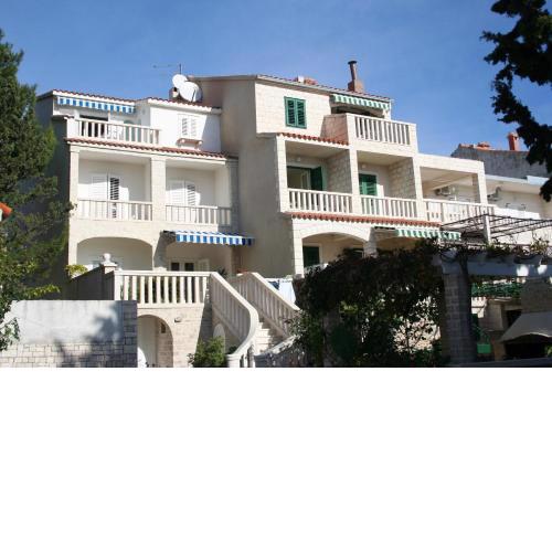 Apartments and rooms with parking space Bol, Brac - 2873