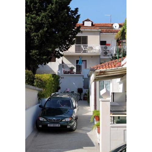 Apartments and rooms with parking space Bol, Brac - 2878