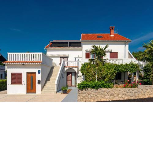 Apartments and rooms with parking space Njivice, Krk - 17010