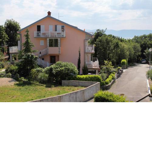 Apartments and rooms with parking space Njivice, Krk - 5398