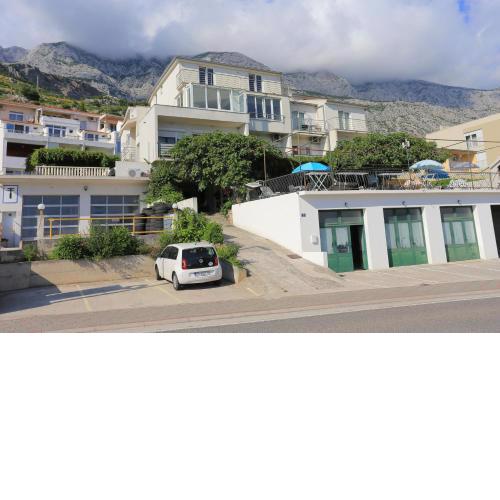 Apartments and rooms with parking space Tucepi, Makarska - 5263