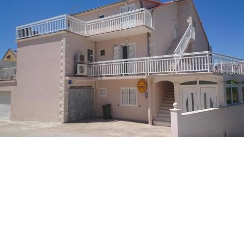 Apartments and rooms with WiFi Hvar - 20114