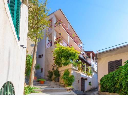 Apartments and rooms with WiFi Makarska - 11063