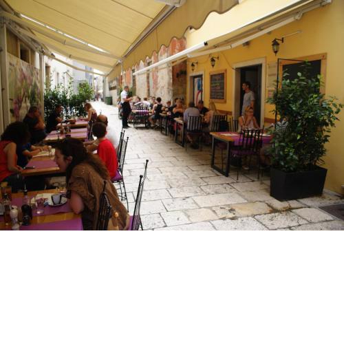 Apartments and rooms with WiFi Zadar - 14030