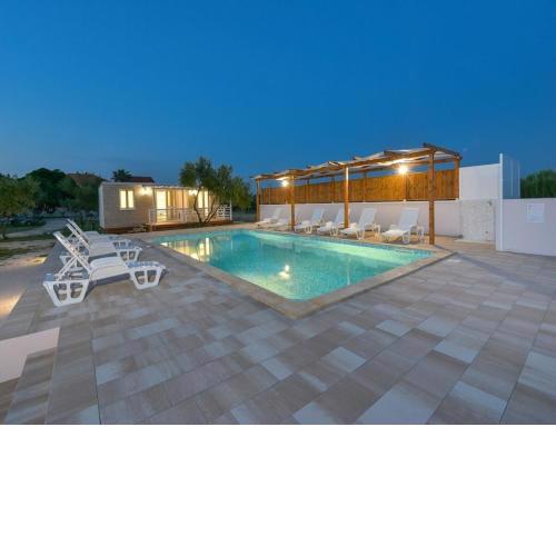 Apartments Ani - with pool