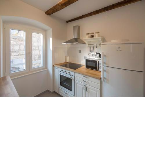 Apartments Bepi Komiza