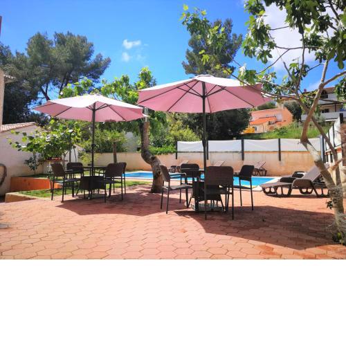 Apartments Bilic with garden & swimming pool - 50m from the beach
