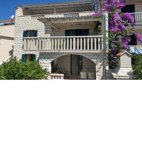 Apartments by the sea Bol, Brac - 13121