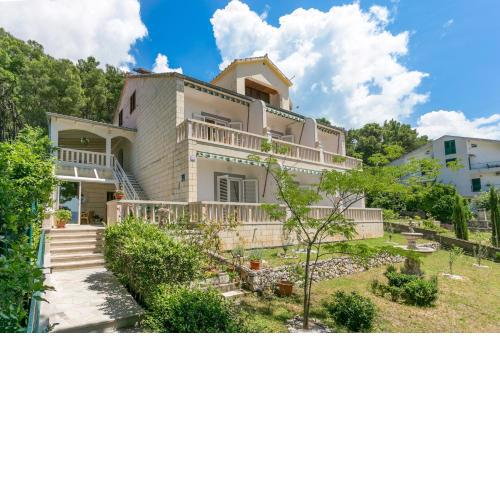 Apartments by the sea Brela, Makarska - 18356
