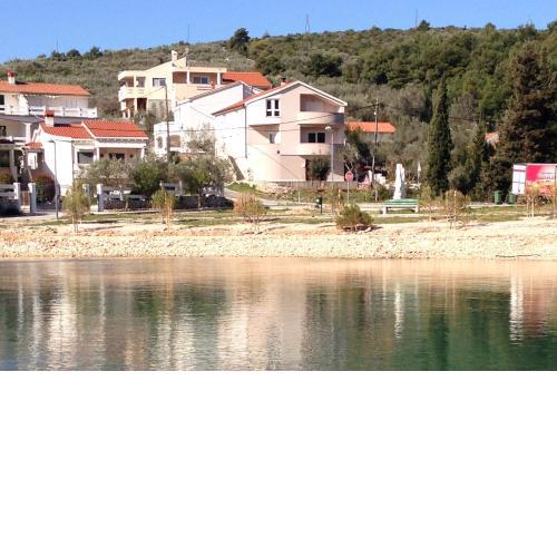 Apartments by the sea Cove Mala Lamjana, Ugljan - 11019