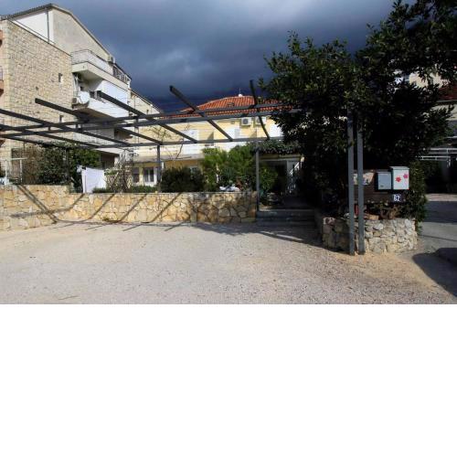 Apartments by the sea Makarska - 20672