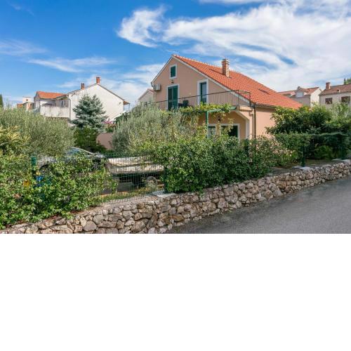Apartments by the sea Mirca, Brac - 2854