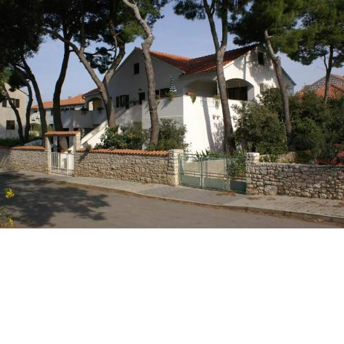Apartments by the sea Mirca, Brac - 2902