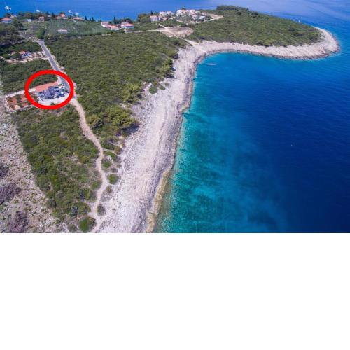 Apartments by the sea Necujam, Solta - 13726