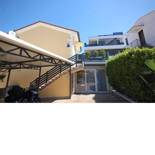 Apartments by the sea Njivice, Krk - 20499