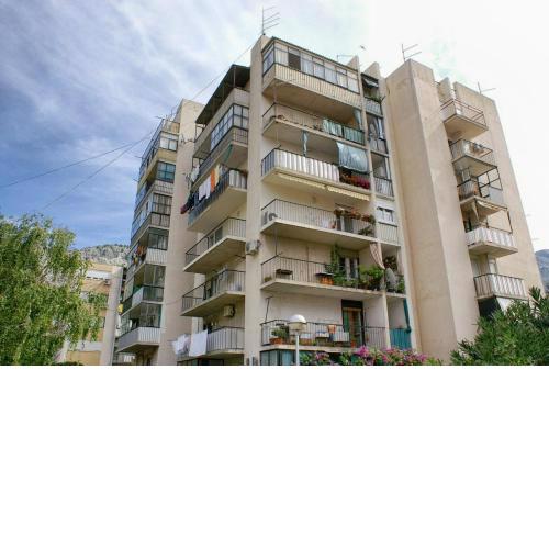 Apartments by the sea Omis - 13796