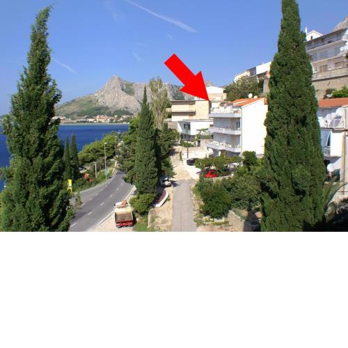 Apartments by the sea Omis - 8334