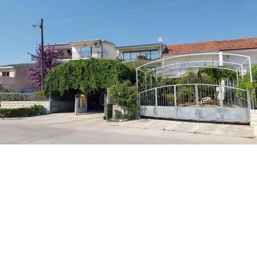 Apartments by the sea Poljica, Trogir - 11765