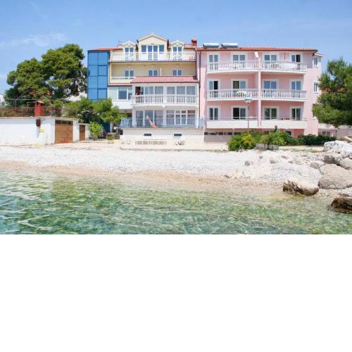 Apartments by the sea Primosten - 9687