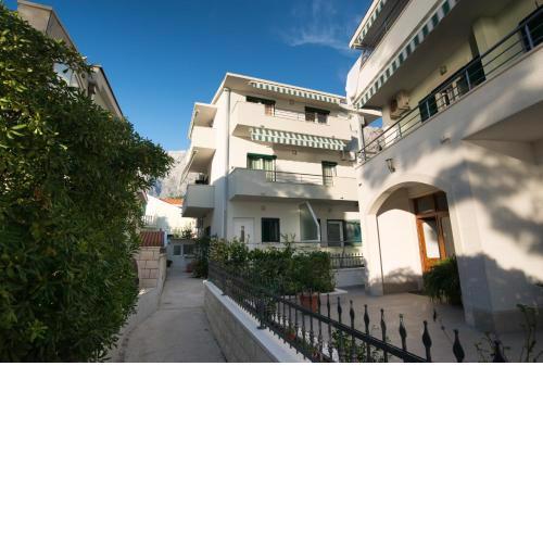 Apartments by the sea Promajna, Makarska - 2605