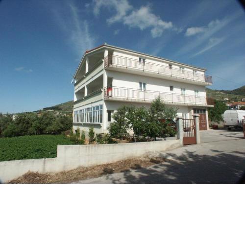 Apartments by the sea Seget Donji, Trogir - 2041