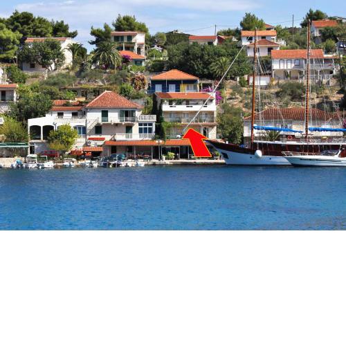 Apartments by the sea Stomorska, Solta - 5239