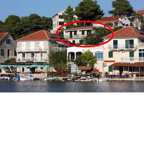 Apartments by the sea Stomorska, Solta - 782
