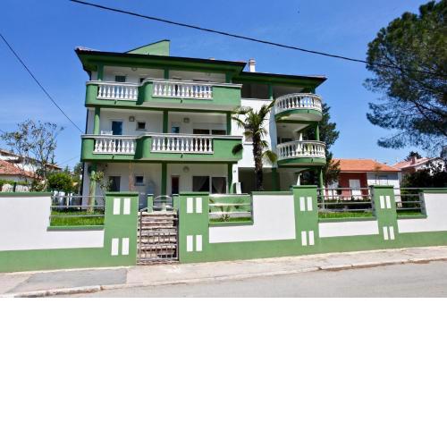 Apartments by the sea Sveti Filip i Jakov, Biograd - 14817