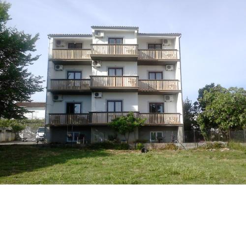 Apartments by the sea Sveti Filip i Jakov, Biograd - 17114