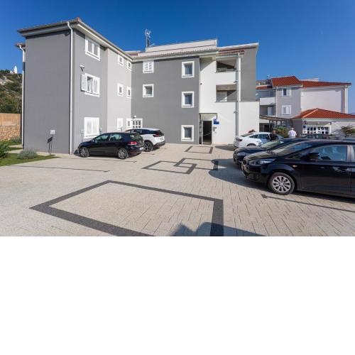 Apartments Crnekovic Tomislava 8A