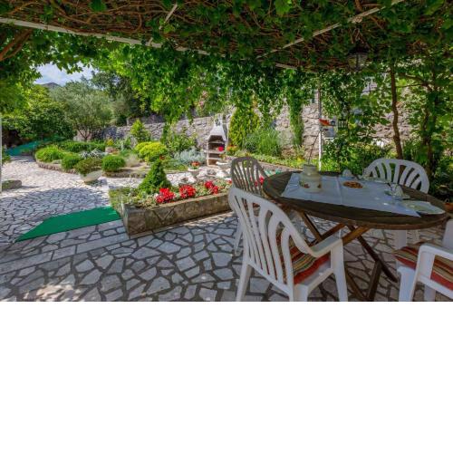 Apartments in Crikvenica 14100