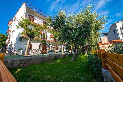 Apartments in Starigrad-Paklenica 6841