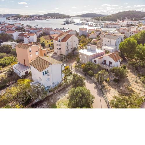 Apartments Karleusa
