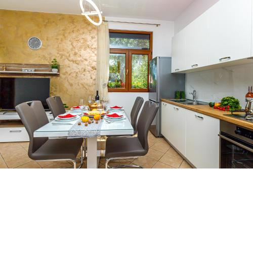 Apartments Kiki 150 METERS TO THE BEACH