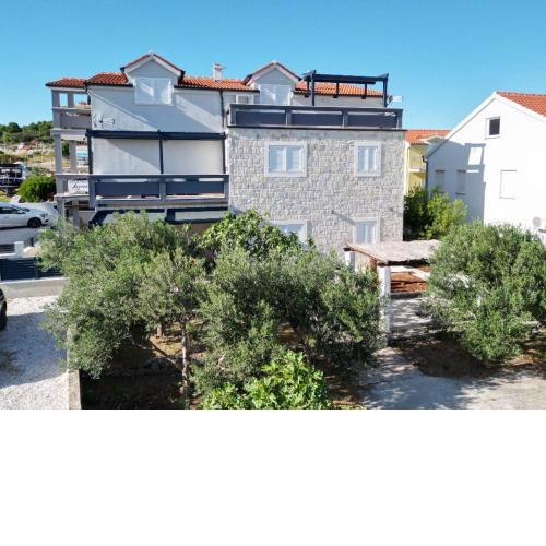 Apartments Leona
