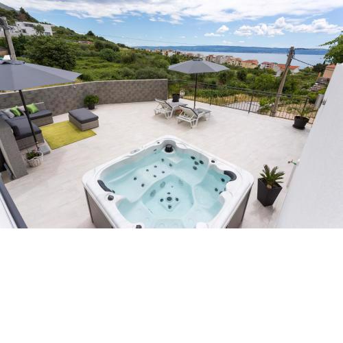 Apartments Lidija - sea view apartment with exclusive right of using hot tub or split level apartment with exclusive right of using pool