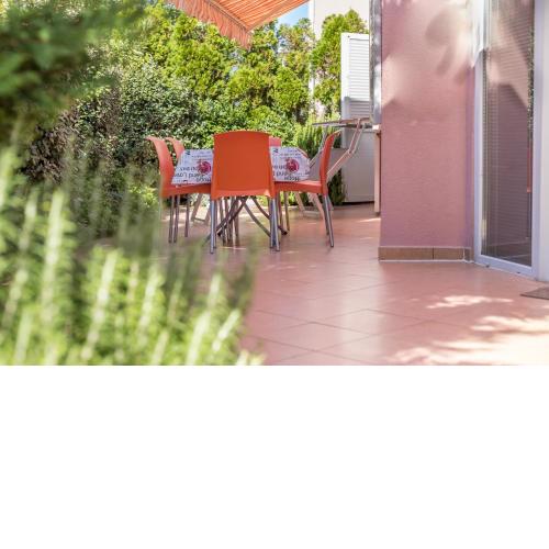 Apartments Lovorka